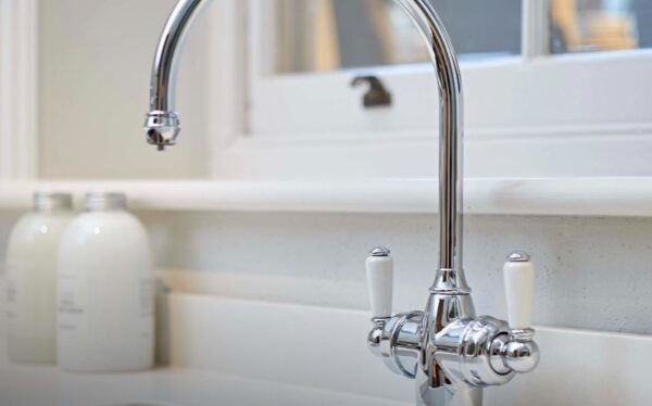 P & R 1437 Phoenician Sink Mixer with Filtration - Image 10