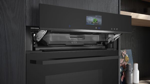 SIEMENS iQ700 BUILT-IN PYROLYTIC OVEN WITH STEAM - Black - Image 4