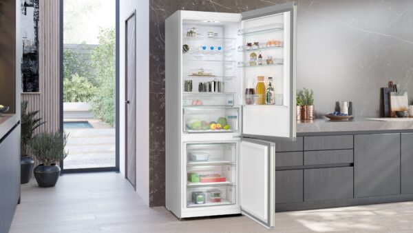 SIEMENS iQ300 FREESTANDING FRIDGE FREEZER - Brushed Steel - Image 2